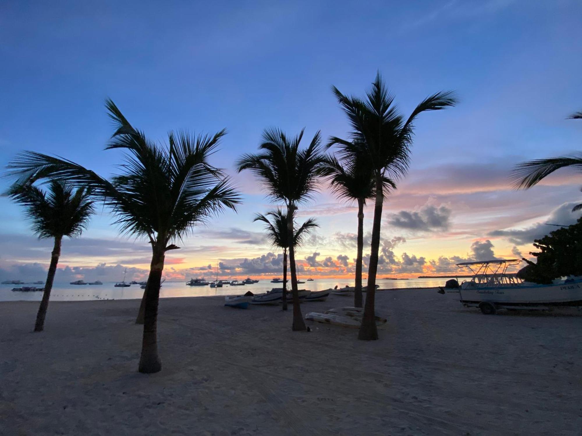 Madonna Pool Beach Los Corales Punta Cana Exterior photo