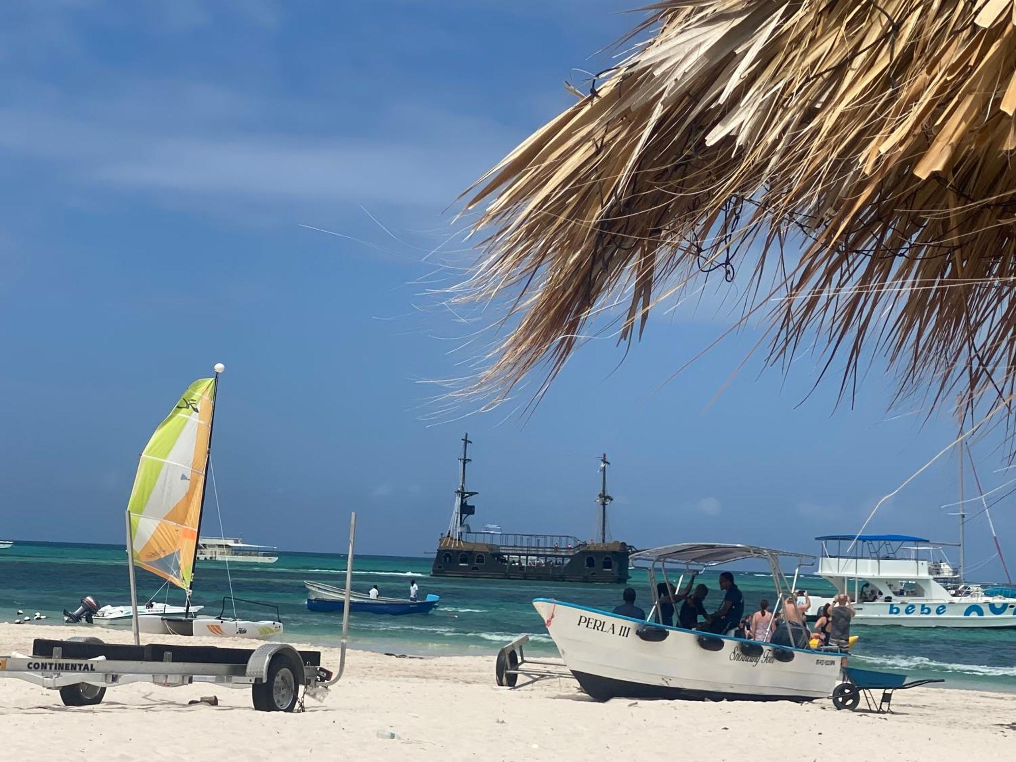 Madonna Pool Beach Los Corales Punta Cana Exterior photo