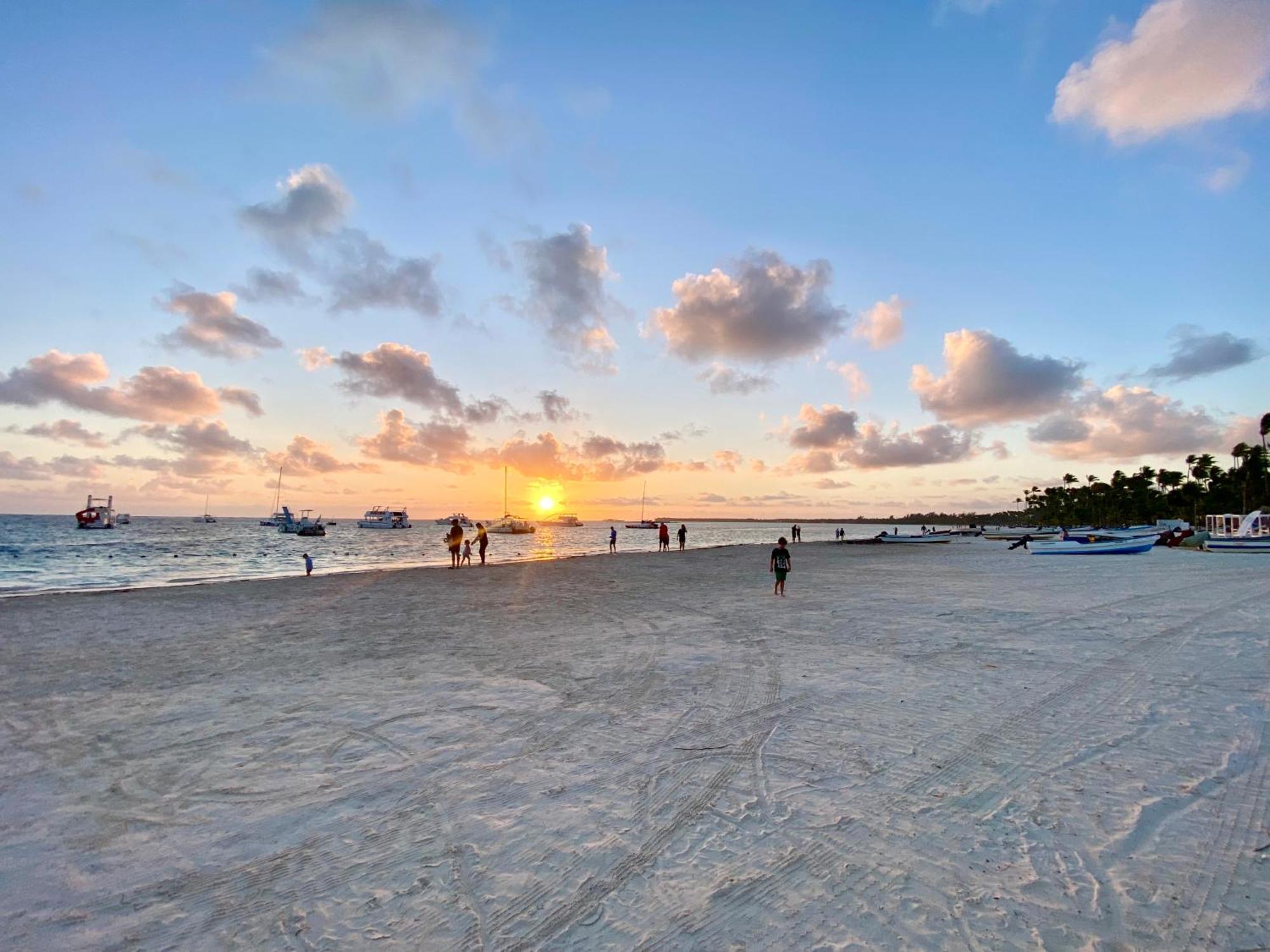 Madonna Pool Beach Los Corales Punta Cana Exterior photo