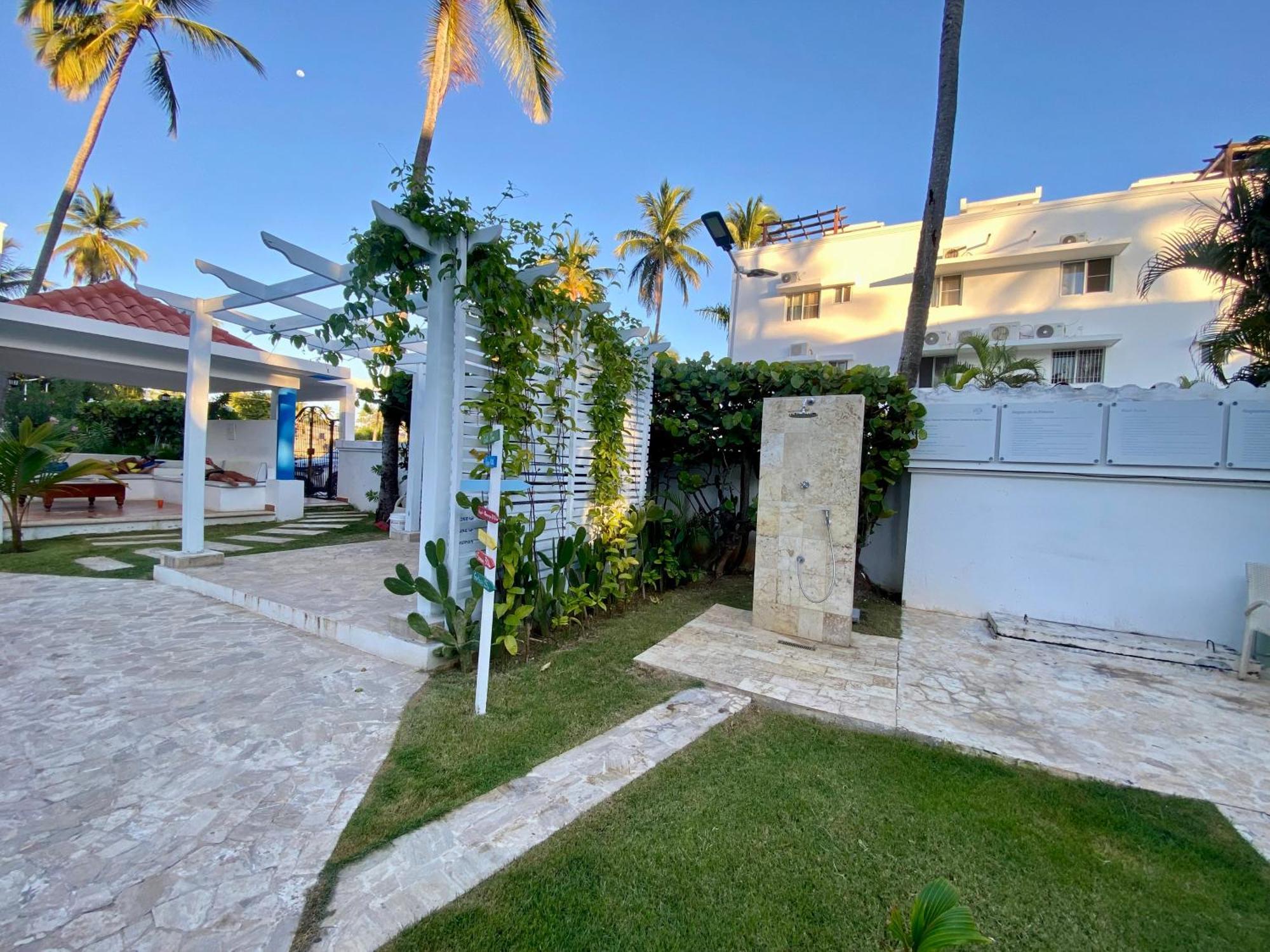 Madonna Pool Beach Los Corales Punta Cana Exterior photo
