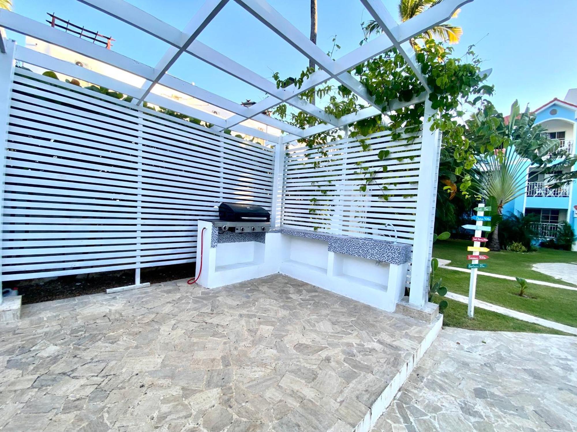 Madonna Pool Beach Los Corales Punta Cana Exterior photo